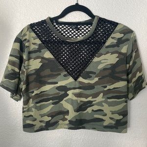 Women’s Forever 21 cropped camouflage shirt.